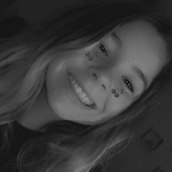 Meet your Posher, Angelica - Picture 1 of 1